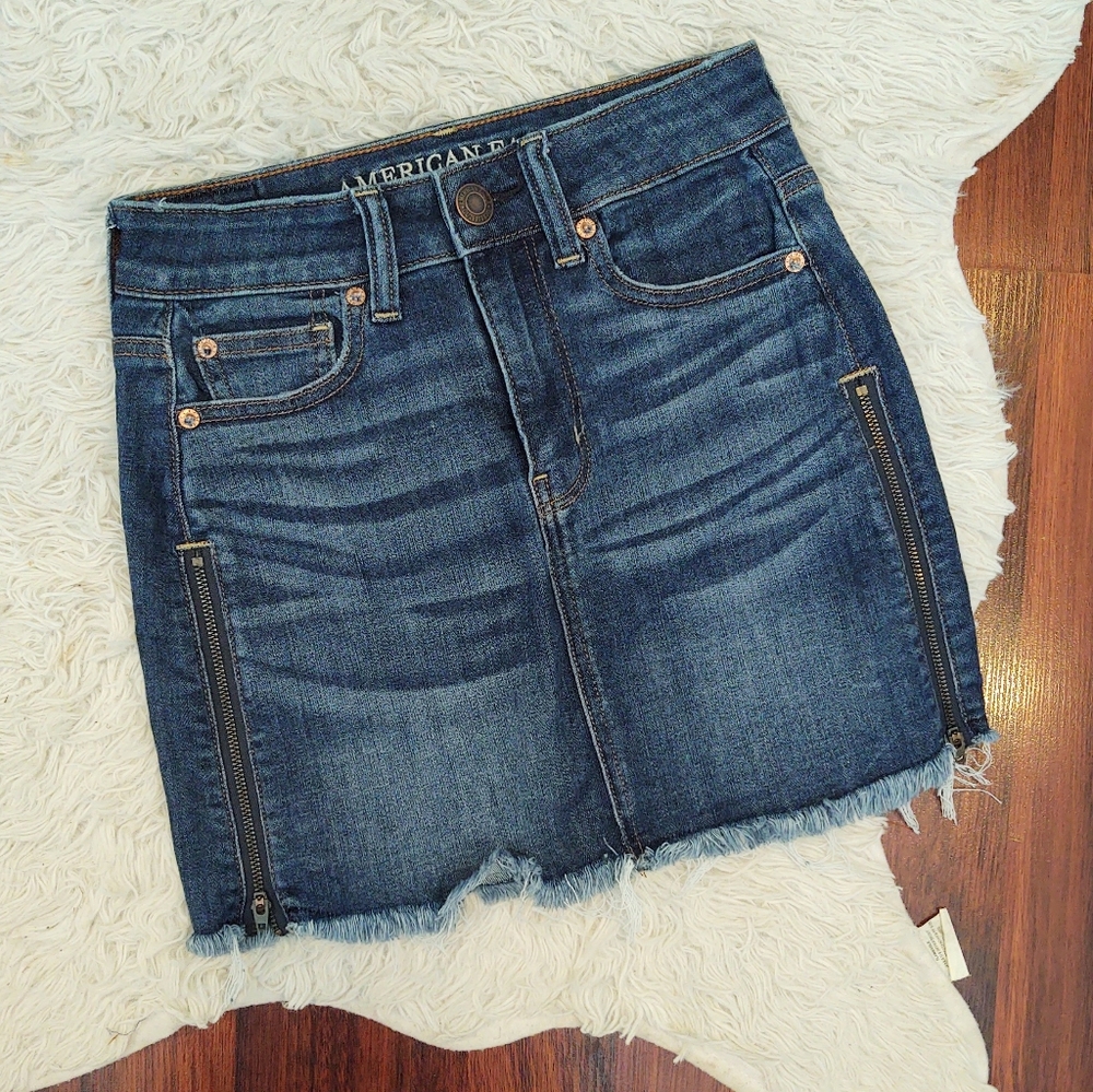 American Eagle High Rise Mini Jean Skirt with Zipper Accents Medium Wash - Picture 1 of 2